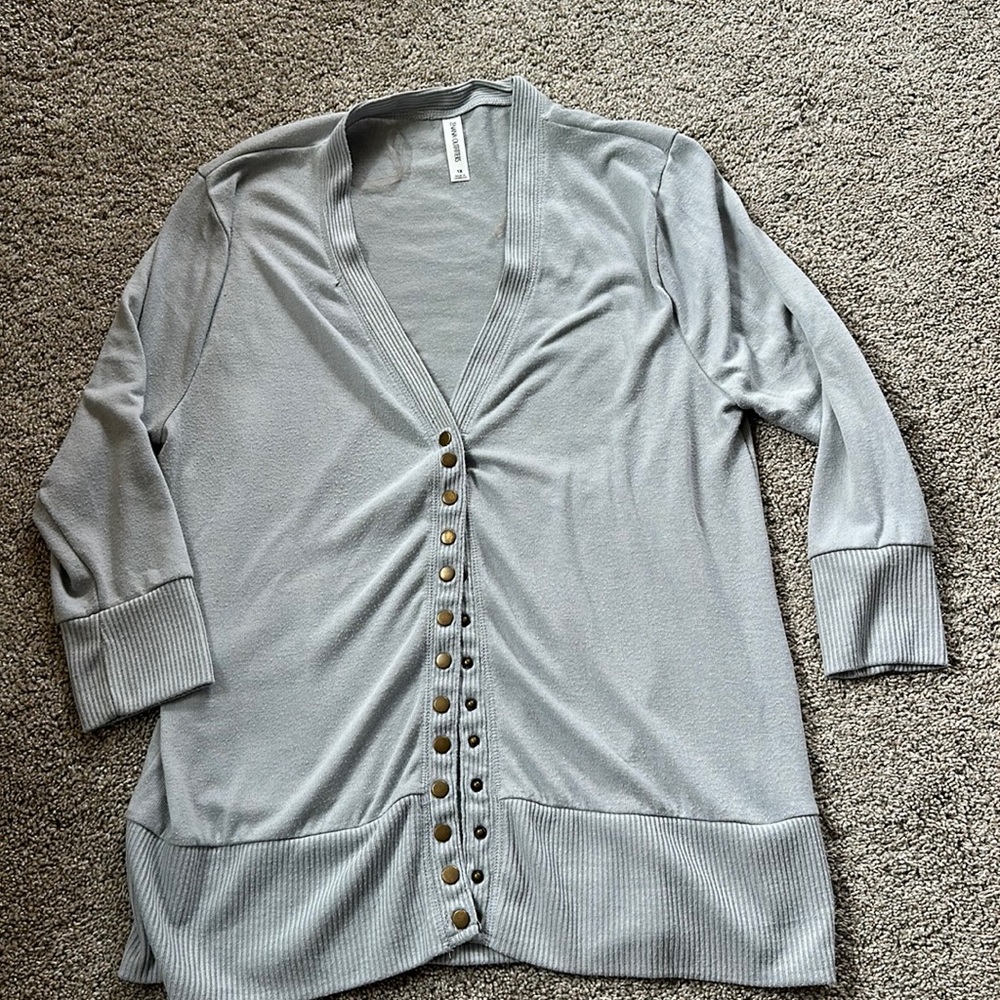 Grey button down cardigan. 1x - 3/4 length sleeve